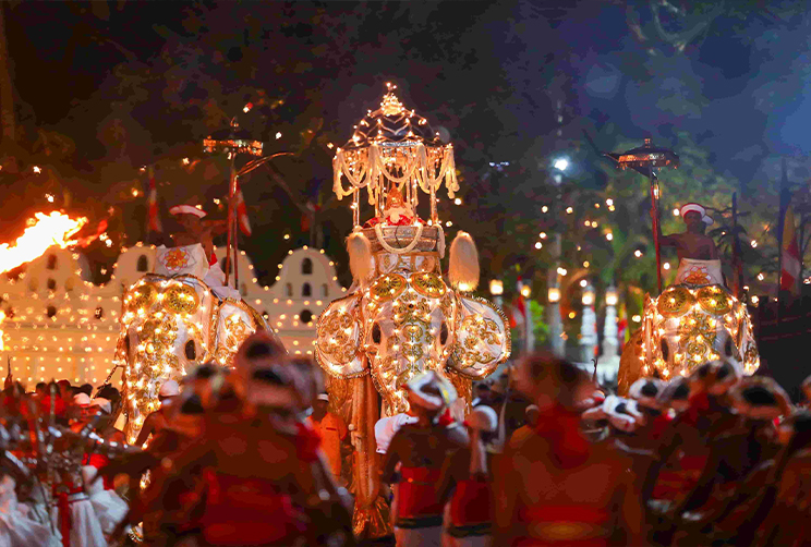 4. Kandy Esala Perahara