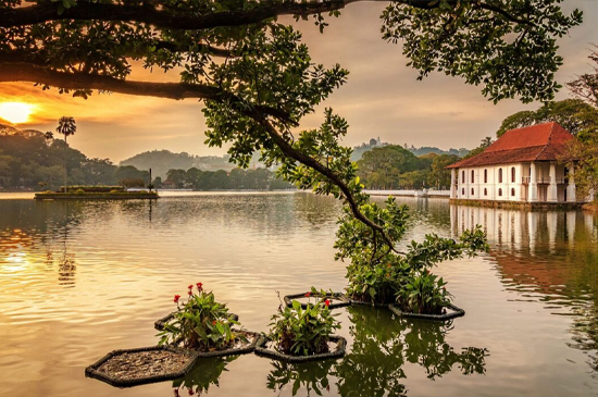 4. Visit Kandy Lake